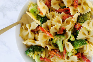 Sun Dried Tomato+Broccoli Pasta with White Wine Sauce