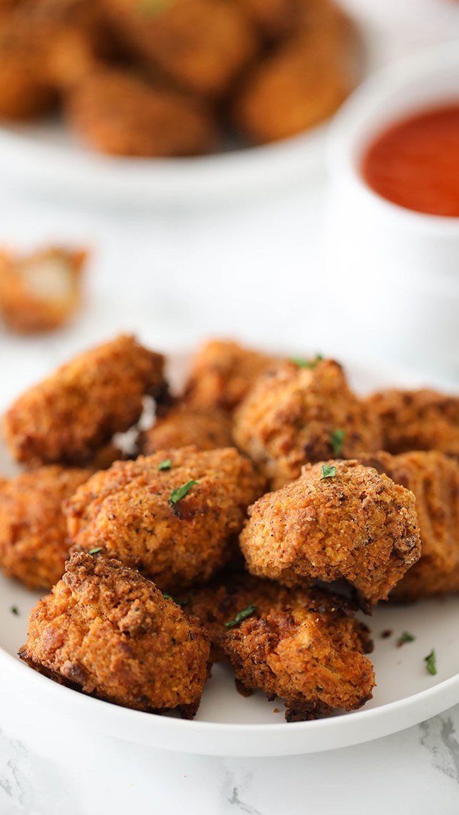 Have you ever tried air frying Jackfruit?
If not, this is your sign to do so! I was looking through some of my older content and found these clips so decided to remind y’all of just how easy and delicious it is!
Give this recipe a try and lmk what you think!😋
➡️ Tap “view shop” to get the ingredients for this recipe delivered to your house (first order is FREE!)
Full recipe on the blog. Link in bio!
www.icanyoucanvegan.com/spicy-chicken-fried-jackfruit/