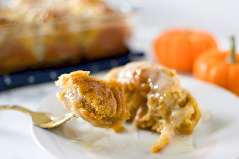 Vegan Pumpkin Spice Cinnamon Rolls