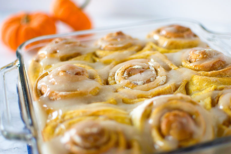 Vegan Pumpkin Spice Cinnamon Rolls