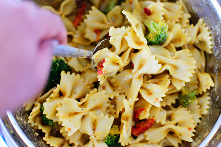 Sun Dried Tomato + Broccoli with White Wine Pasta Sauce ICanYouCanVegan