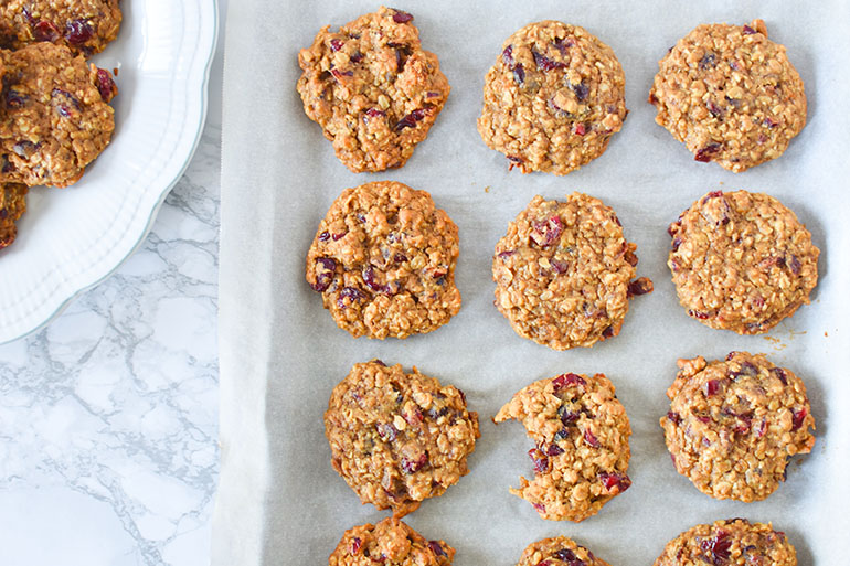 Vegan Cranberry Oatmeal Cookies