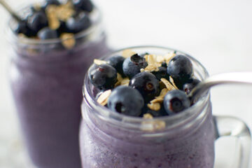 Vegan Blueberry Oatmeal Smoothie