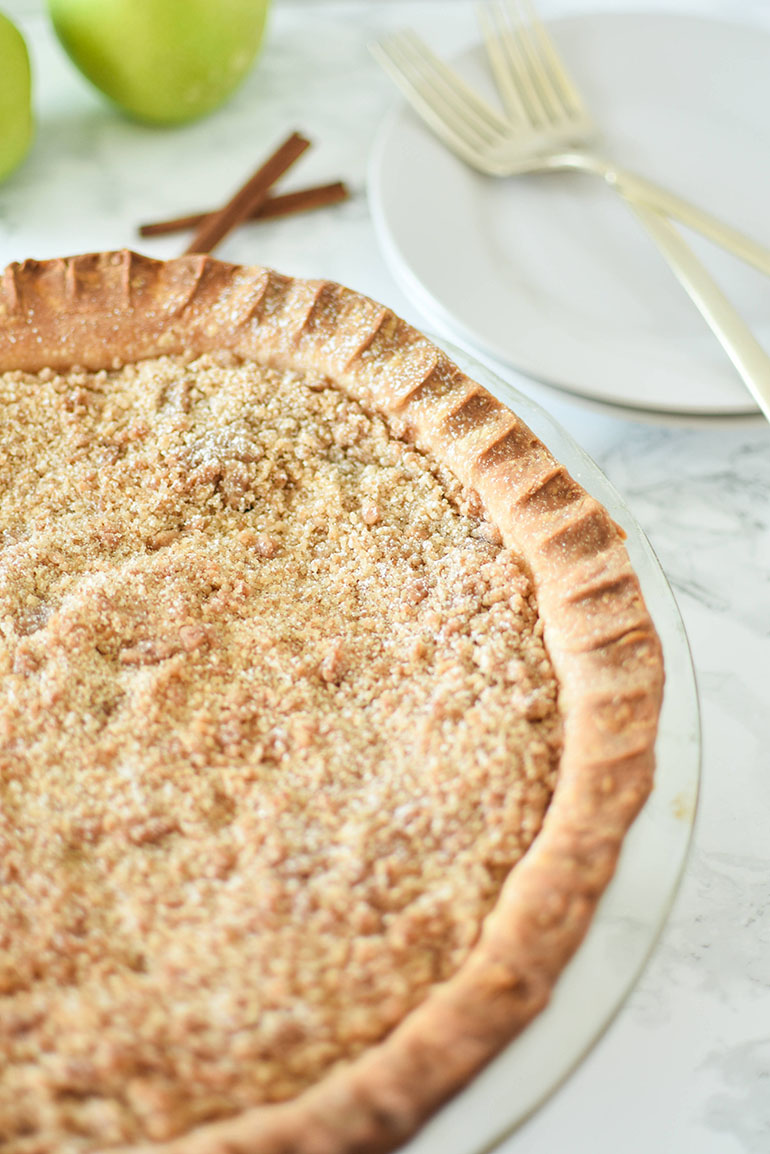 Homemade Vegan Apple Crumble Pie