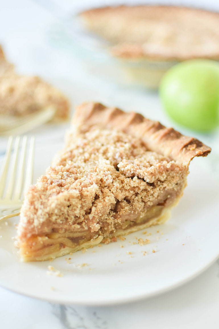 Vegan Apple Crumble Pie