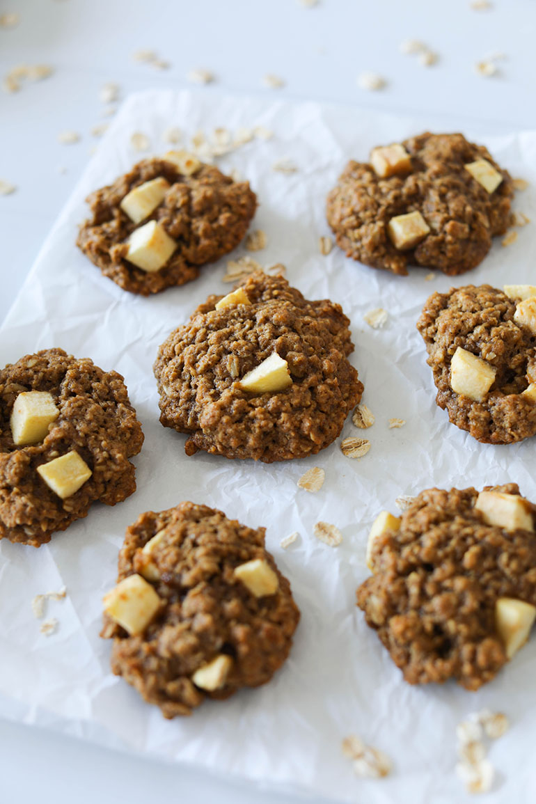 Vegan Apple Cinnamon Oatmeal Cookies