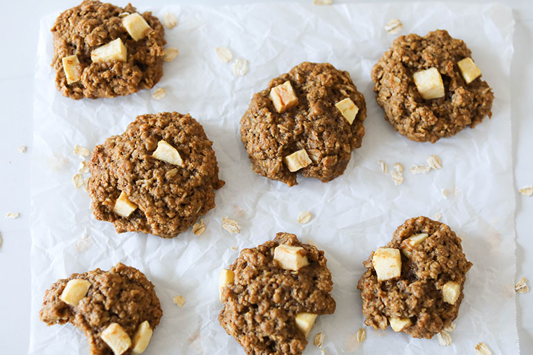 Vegan Apple Cinnamon Oatmeal Cookies