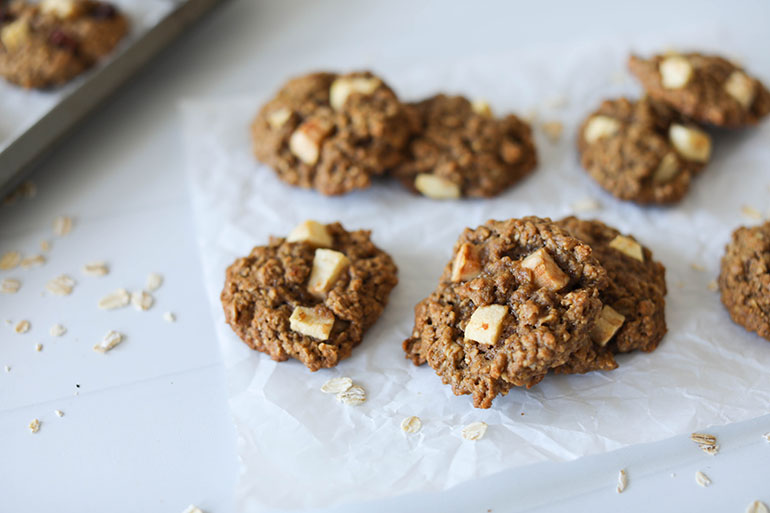 Vegan Apple Cinnamon Oatmeal Cookies