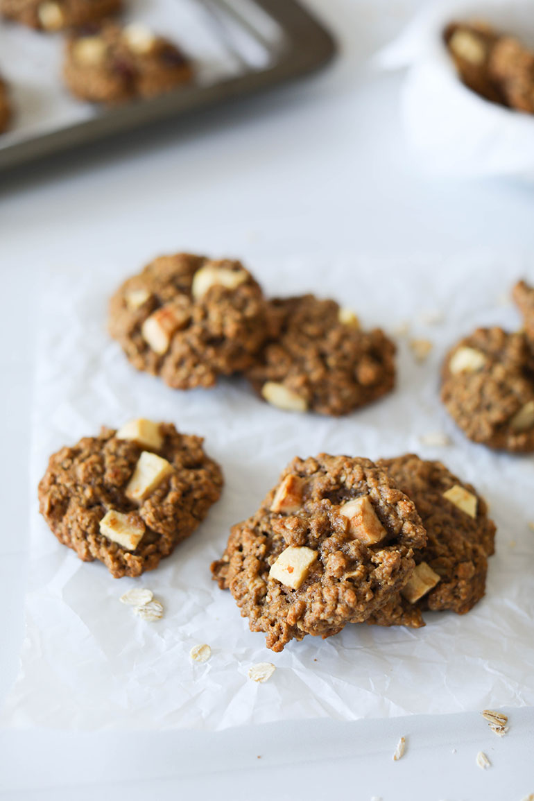 Vegan Apple Cinnamon Oatmeal Cookies