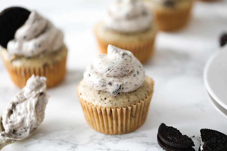 Easy Vegan Oreo Cupcakes