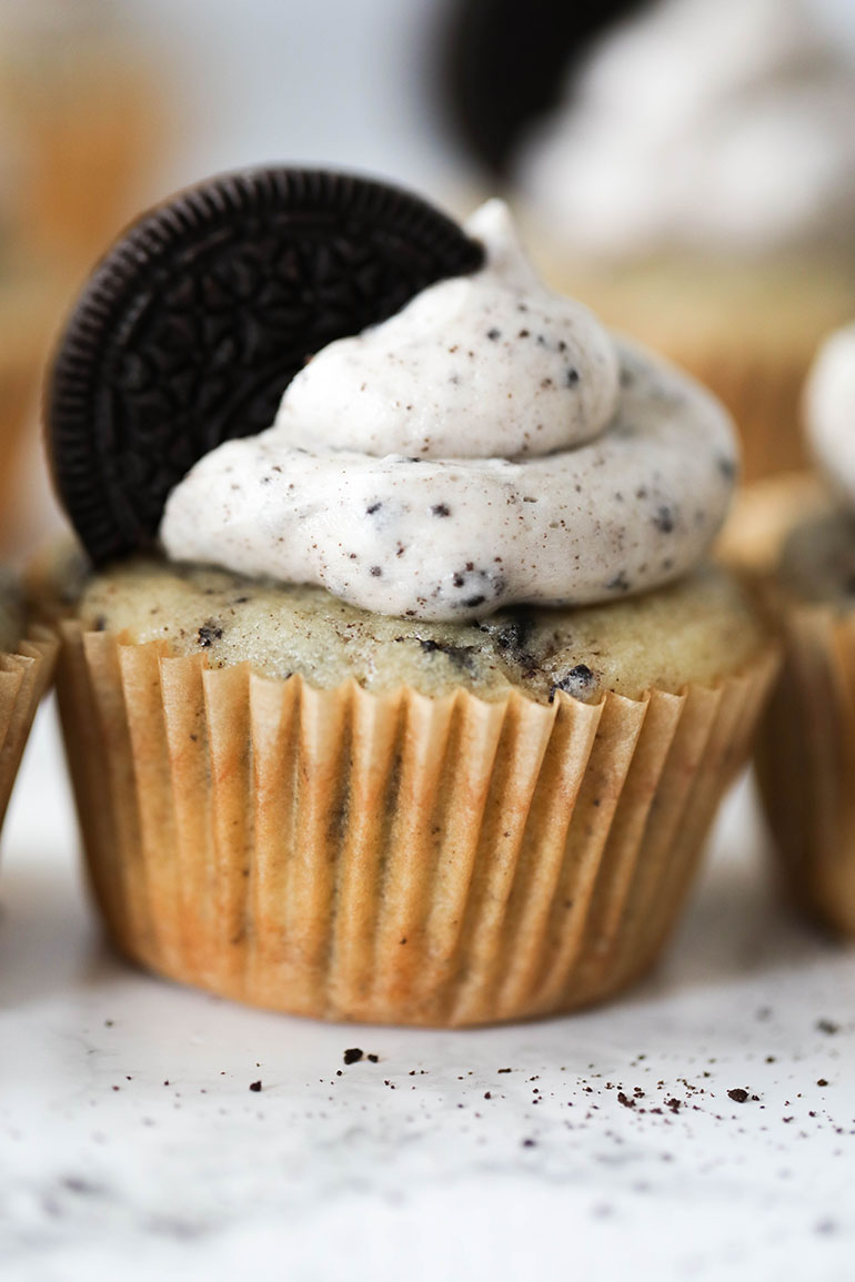 Easy Vegan Oreo Cupcakes