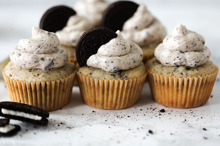 Easy Vegan Oreo Cupcakes