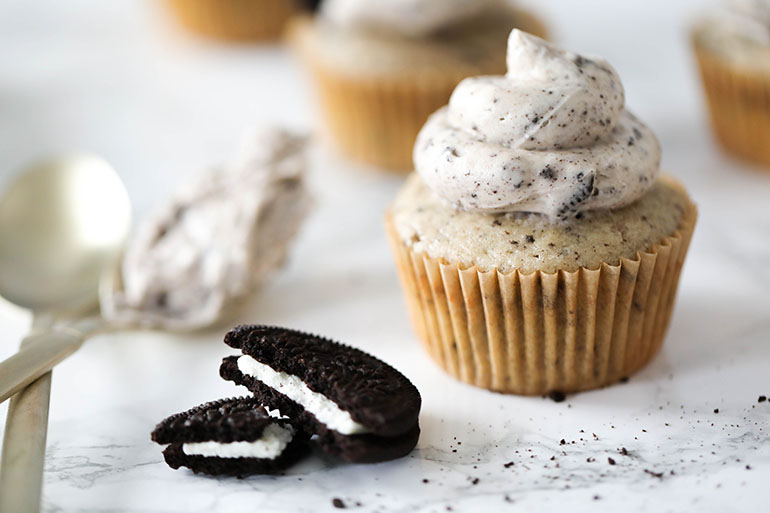 Easy Vegan Oreo Cupcakes