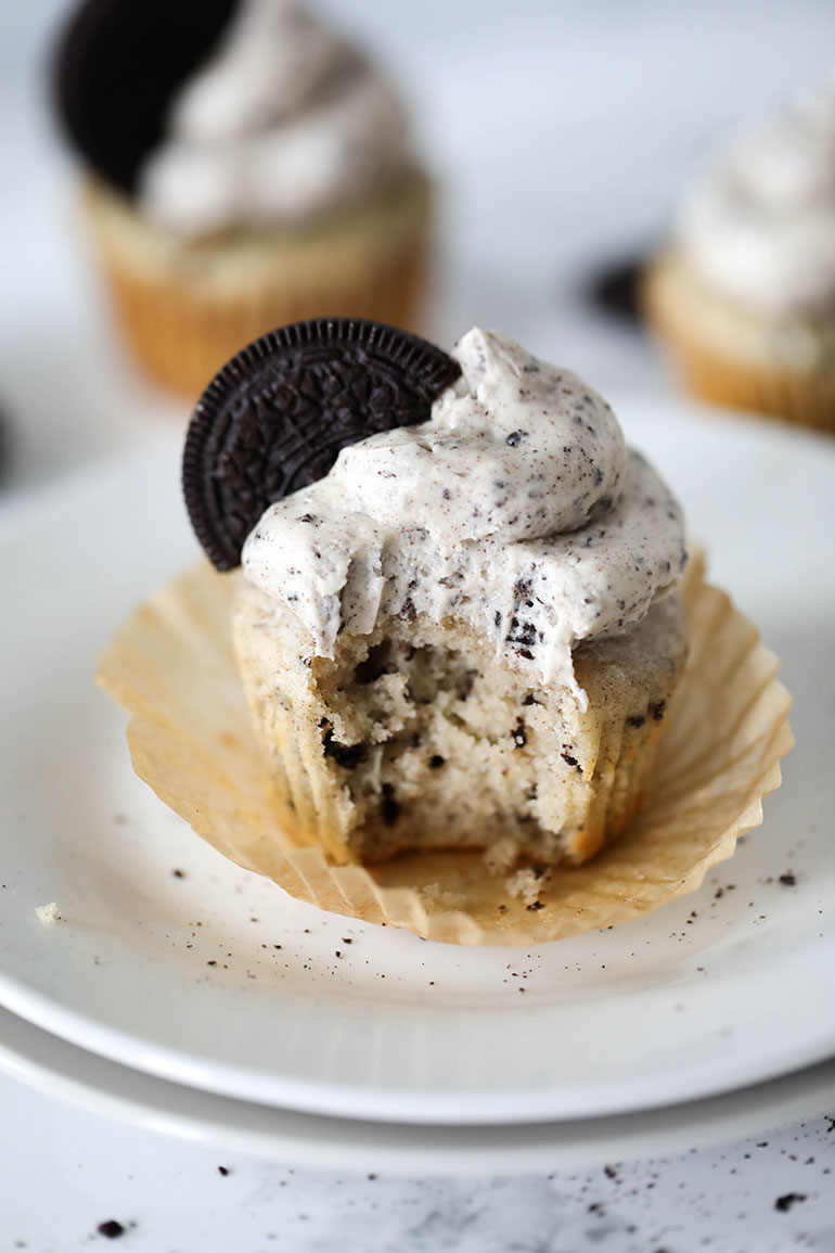 Easy Vegan Oreo Cupcakes