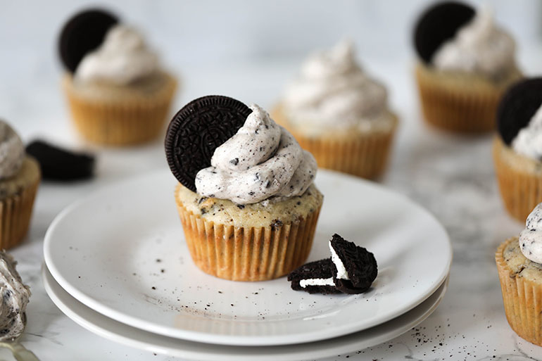 Easy Vegan Oreo Cupcakes