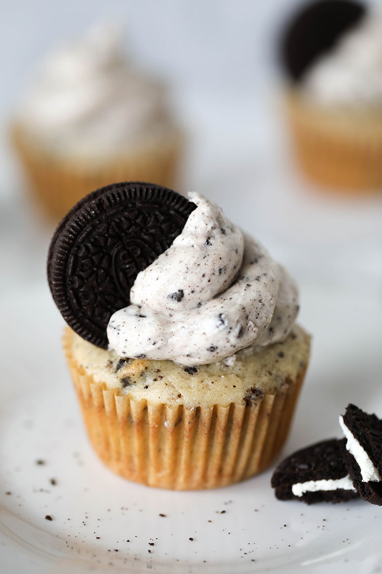 Easy Vegan Oreo Cupcakes