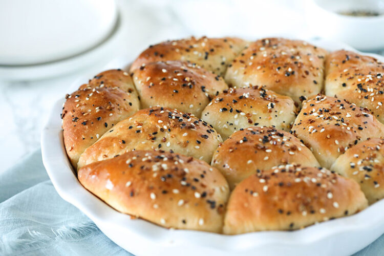 Easy Vegan Everything Bagel Seasoning Dinner Rolls