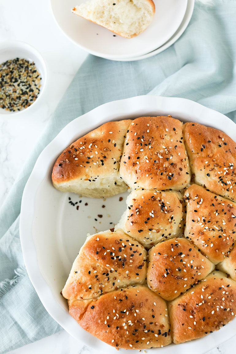 Vegan Everything Bagel Seasoning Dinner Rolls