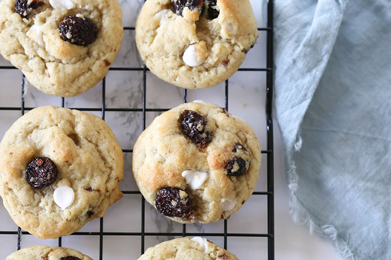 Easy Vegan White Chocolate Chip Cranberry Cookies
