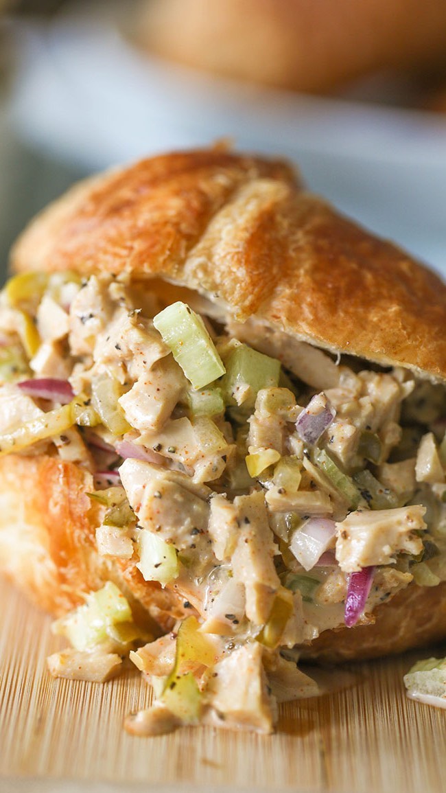 This Vegan Chicken Salad recipe hits EVERY👏🏾SINGLE👏🏾 TIME!👏🏾

Putting it on a croissant is next level, but don’t get it twisted! I could eat this by the spoonful or even scoop it up with crackers. Either way, it’s bomb🔥

➡️ Tap “view shop” to get the ingredients for these recipes delivered to your house (first order is FREE!)

Full recipe on the blog! Link in bio!
www.icanyoucanvegan.com/easy-vegan-chicken-salad/