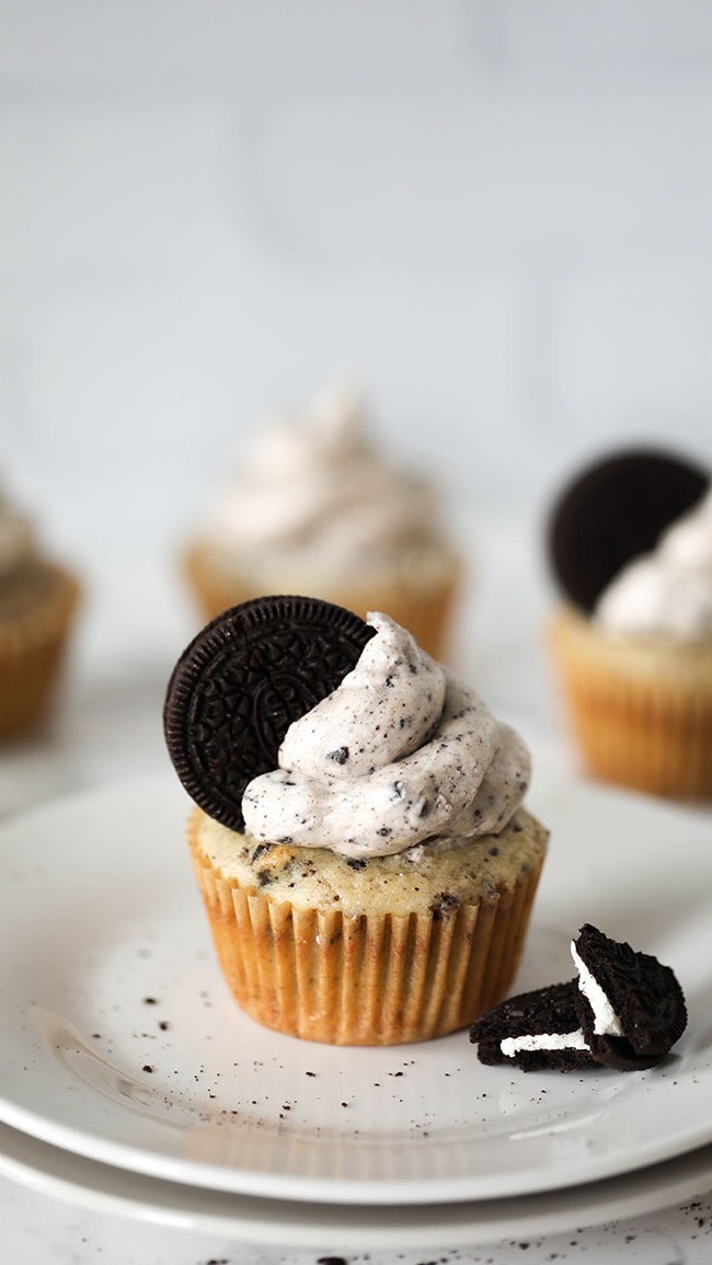 Fan of Oreos or nah?

Well fan or not, you NEED to try these vegan Oreo cupcakes y’all! They are so good!

Plus, you only need 10 ingredients!🙌🏾

Plan on trying them?! Lmk!
 

➡️ Tap “view shop” to get the ingredients for this recipe delivered to your house (first order is FREE!)

Deets on the blog. Link in bio!
www.icanyoucanvegan.com/easy-vegan-oreo-cupcakes/