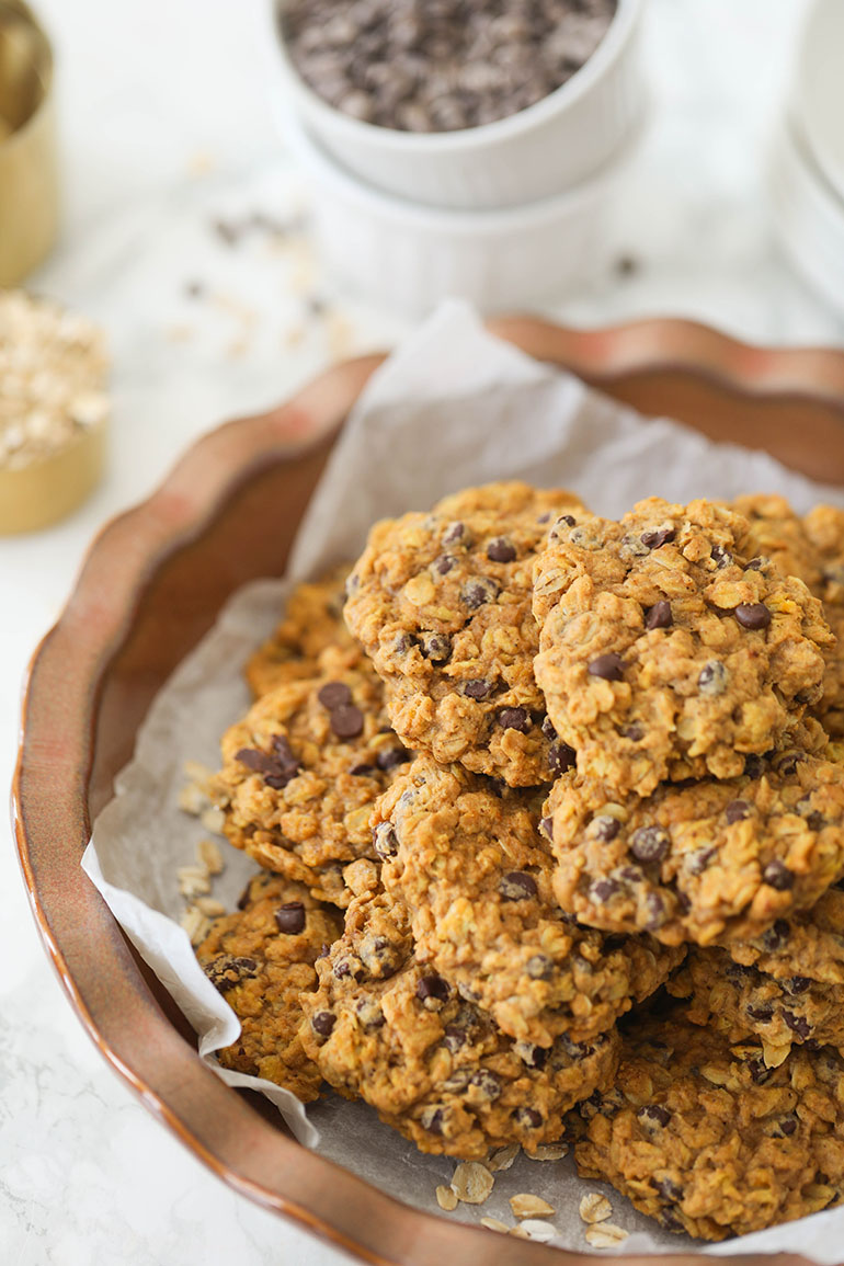 Vegan Pumpkin Chocolate Chip Oatmeal Cookies in round brown dish