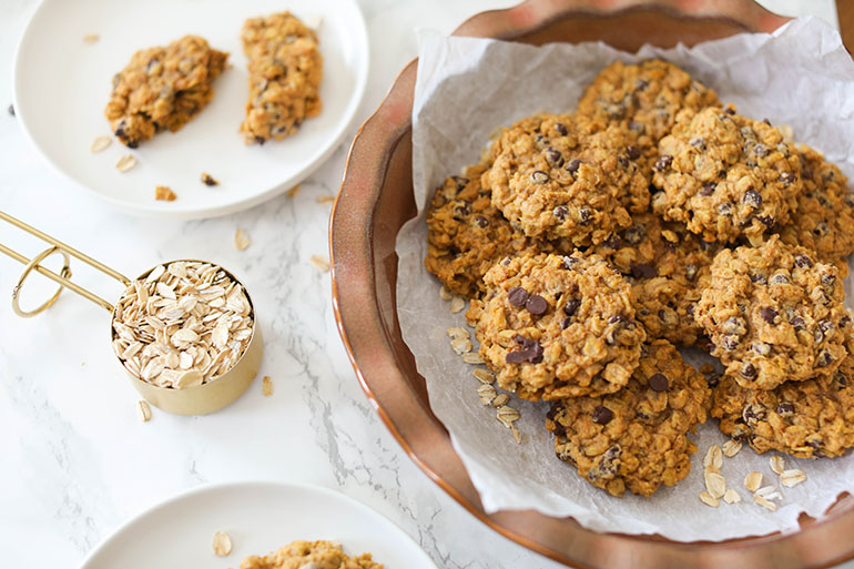 Vegan Pumpkin Chocolate Chip Oatmeal Cookies in round brown dish