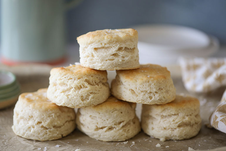 Easy Vegan Buttermilk Biscuits SUPER Fluffy (Just 4 Ingredients